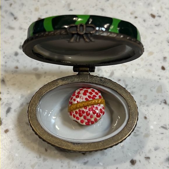 Watermelon hinged trinket box with picnic basket inside - Picture 3 of 12